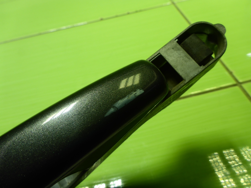 Ручка двери передней наружная правая