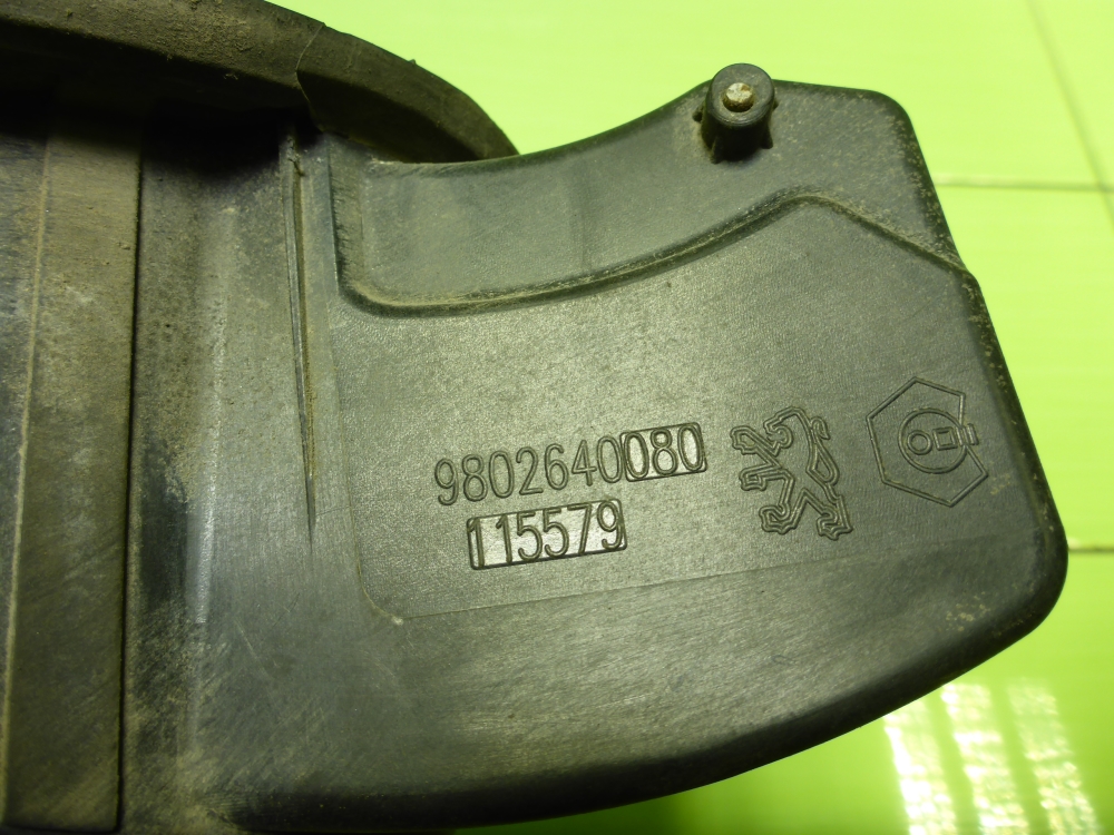 Лючок бензобака