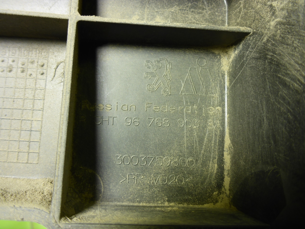 Кронштейн заднего бампера правый