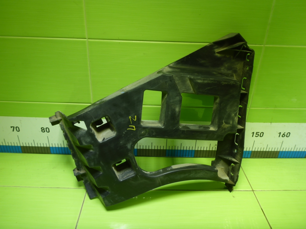 Кронштейн заднего бампера правый