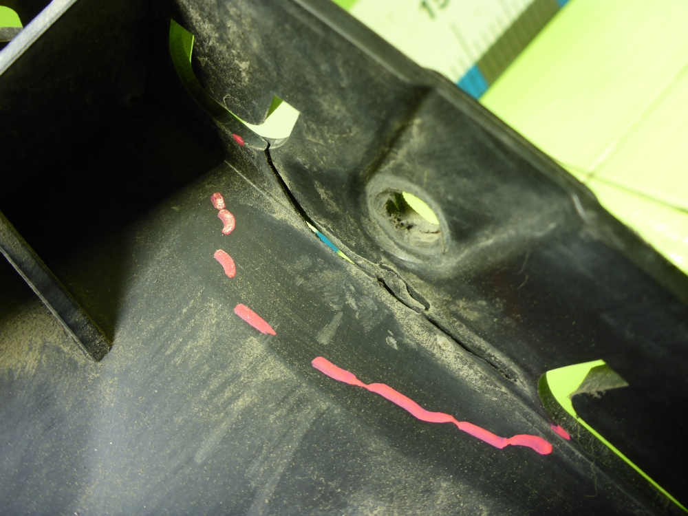 Кронштейн заднего бампера правый