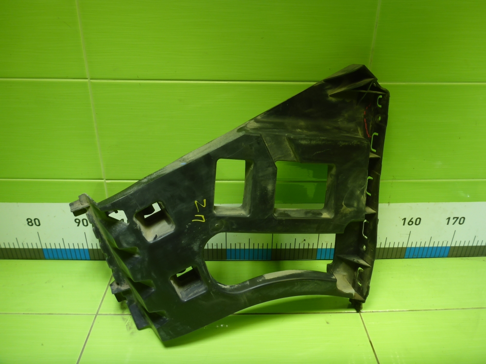 Кронштейн заднего бампера правый