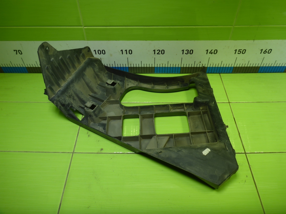 Кронштейн заднего бампера правый