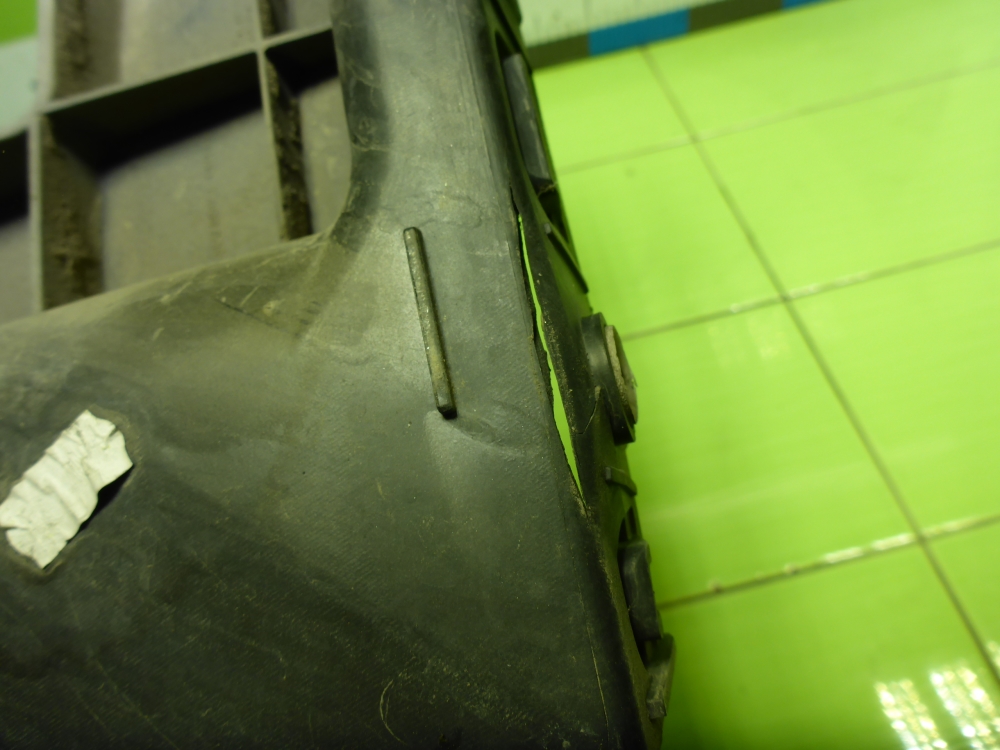 Кронштейн заднего бампера правый