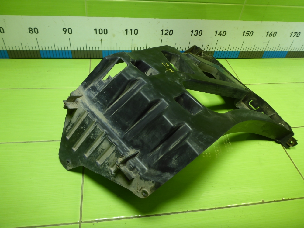 Кронштейн заднего бампера правый