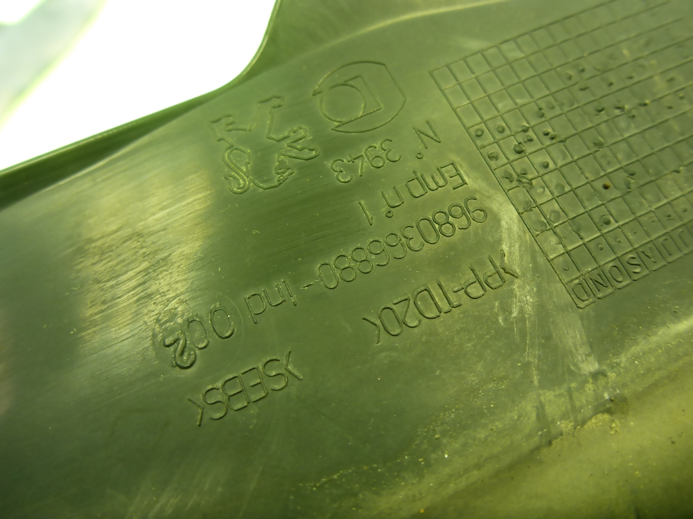 Молдинг лобового стекла