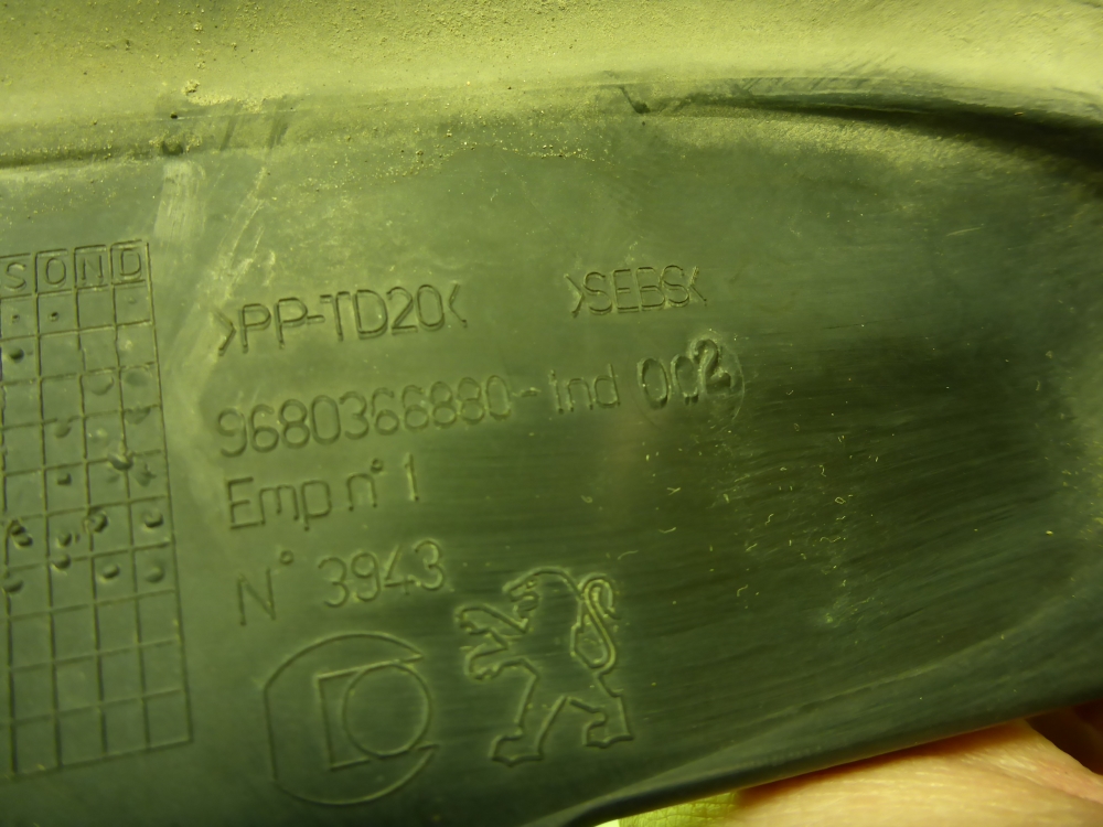 Молдинг лобового стекла