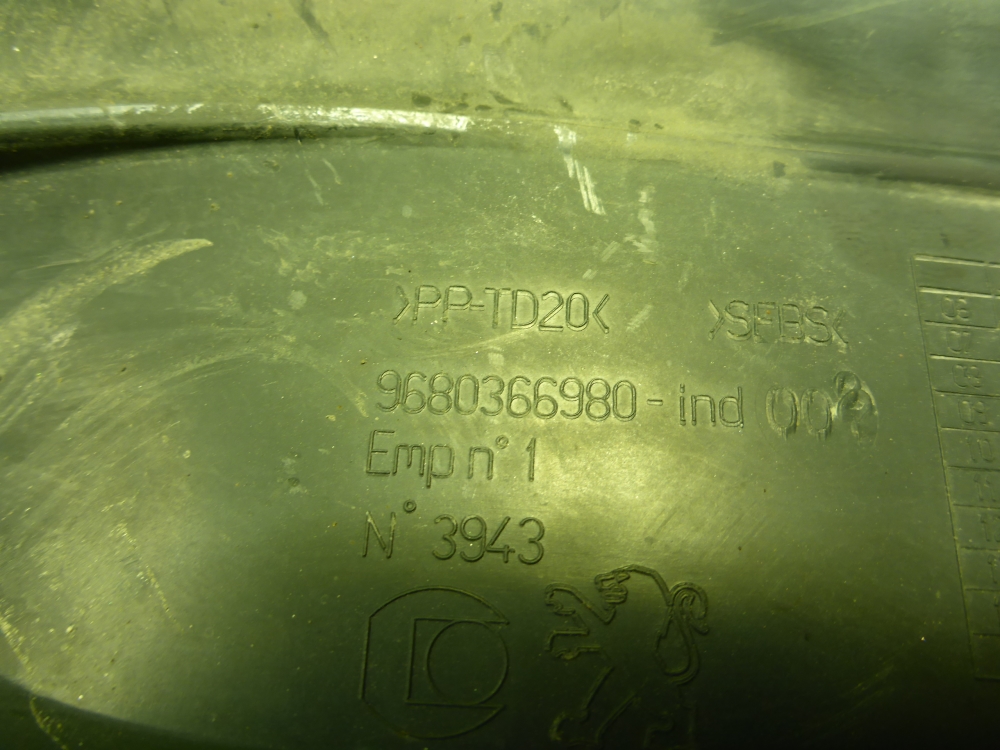 Молдинг лобового стекла