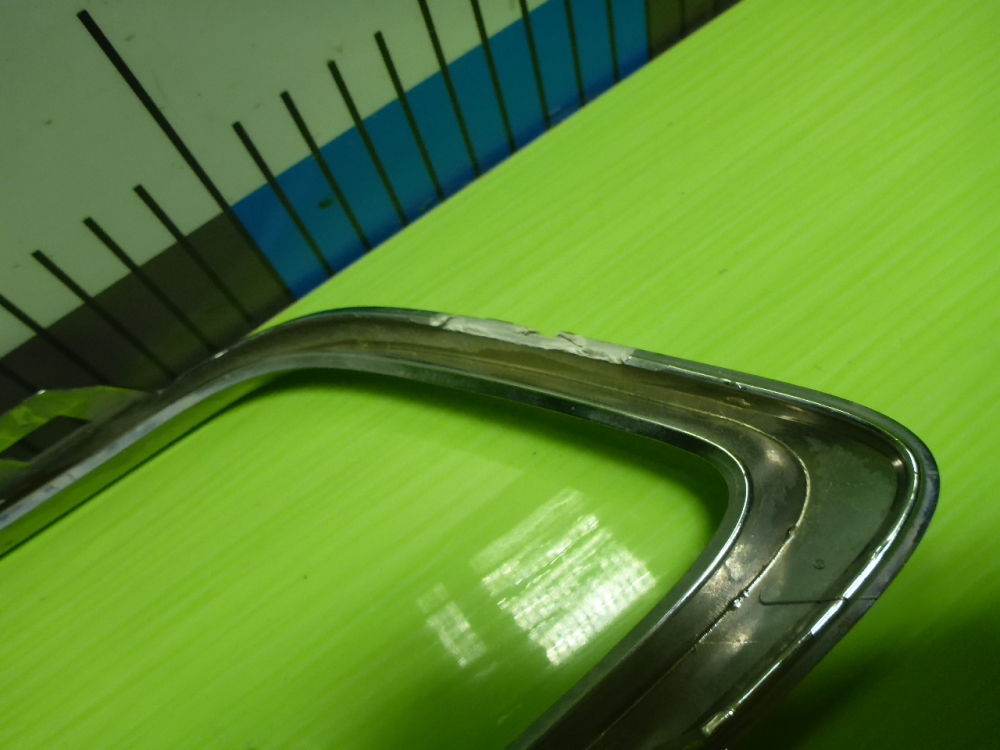 Рамка противотуманной фары правой