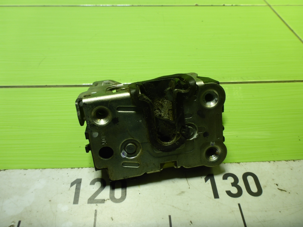 Замок двери задней левой