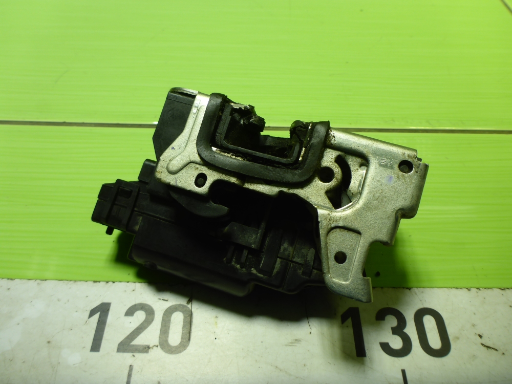 Замок двери задней левой