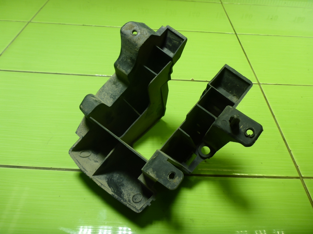 Кронштейн заднего бампера левый