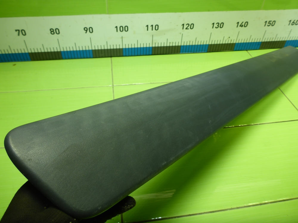 Накладка двери передней левой