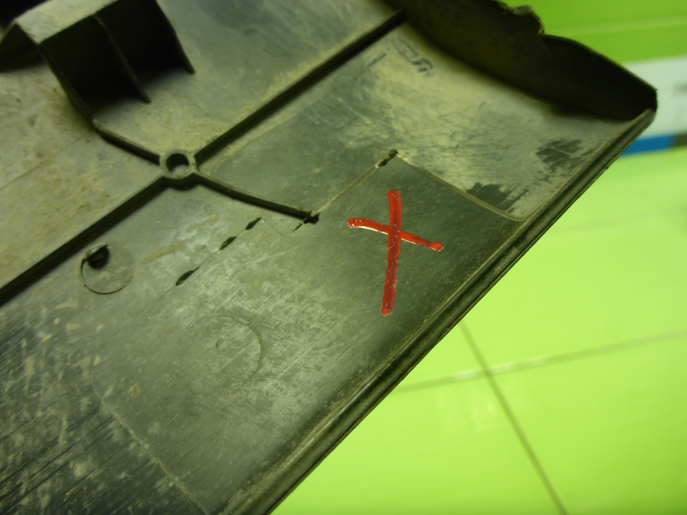 Накладка двери передней левой