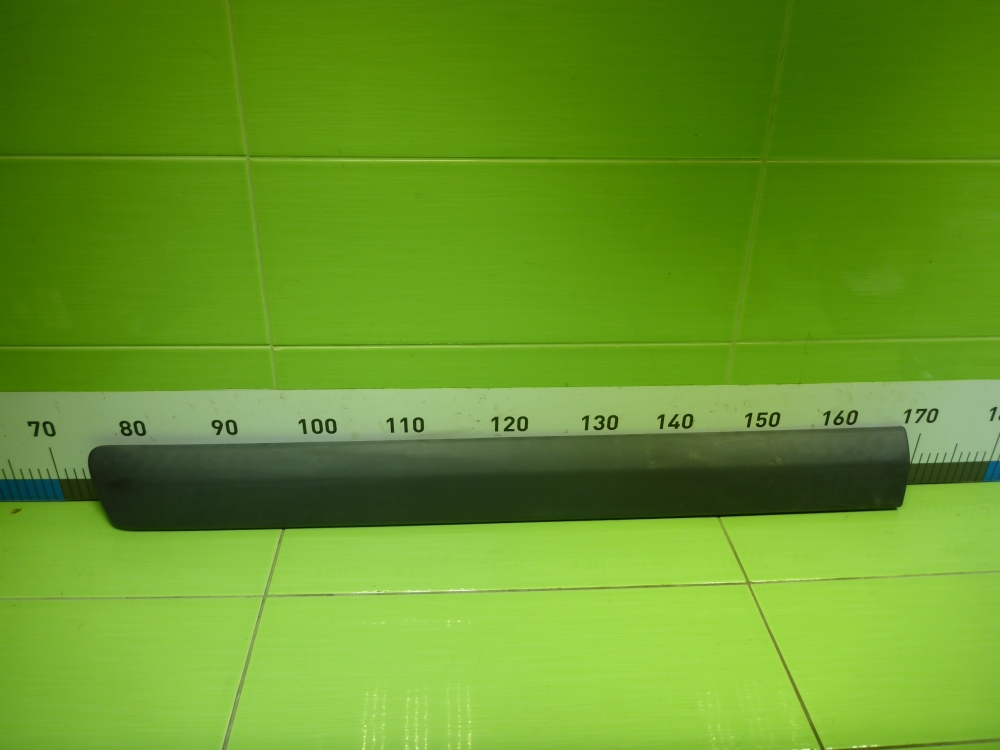 Накладка двери передней левой