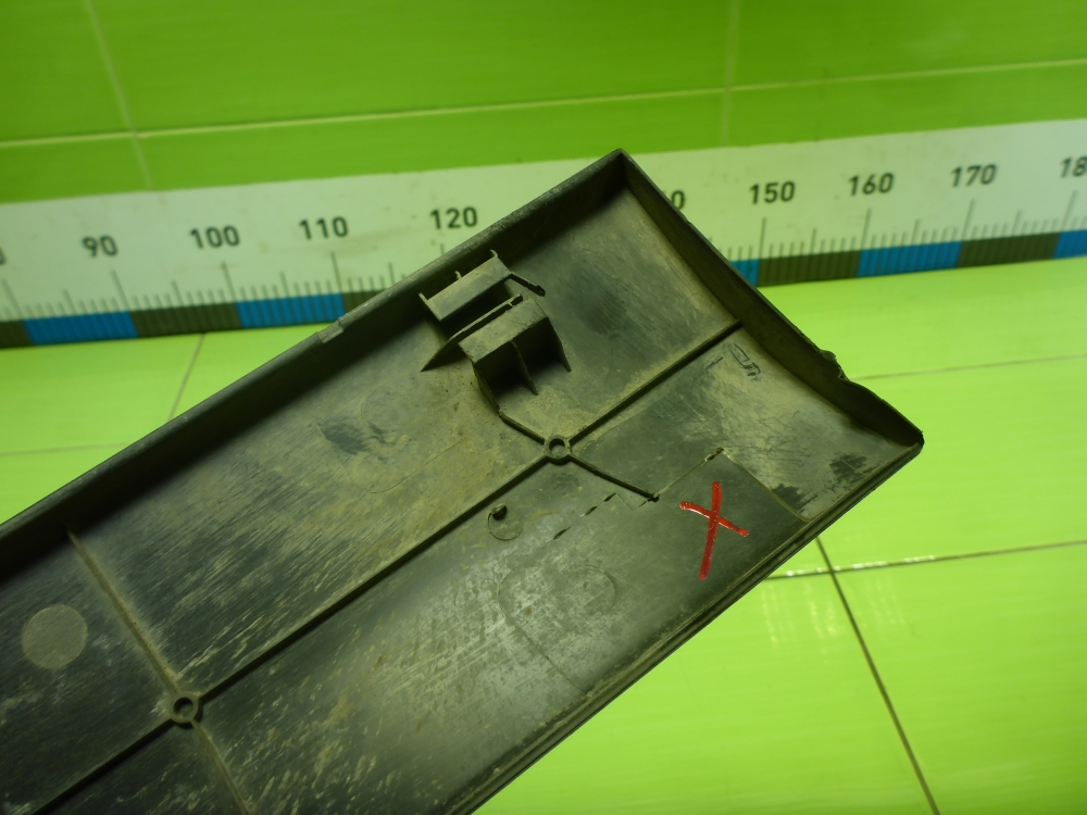 Накладка двери передней левой