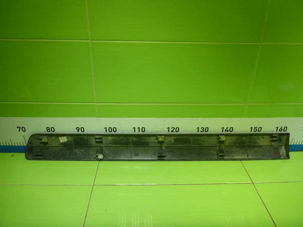 Накладка двери передней левой