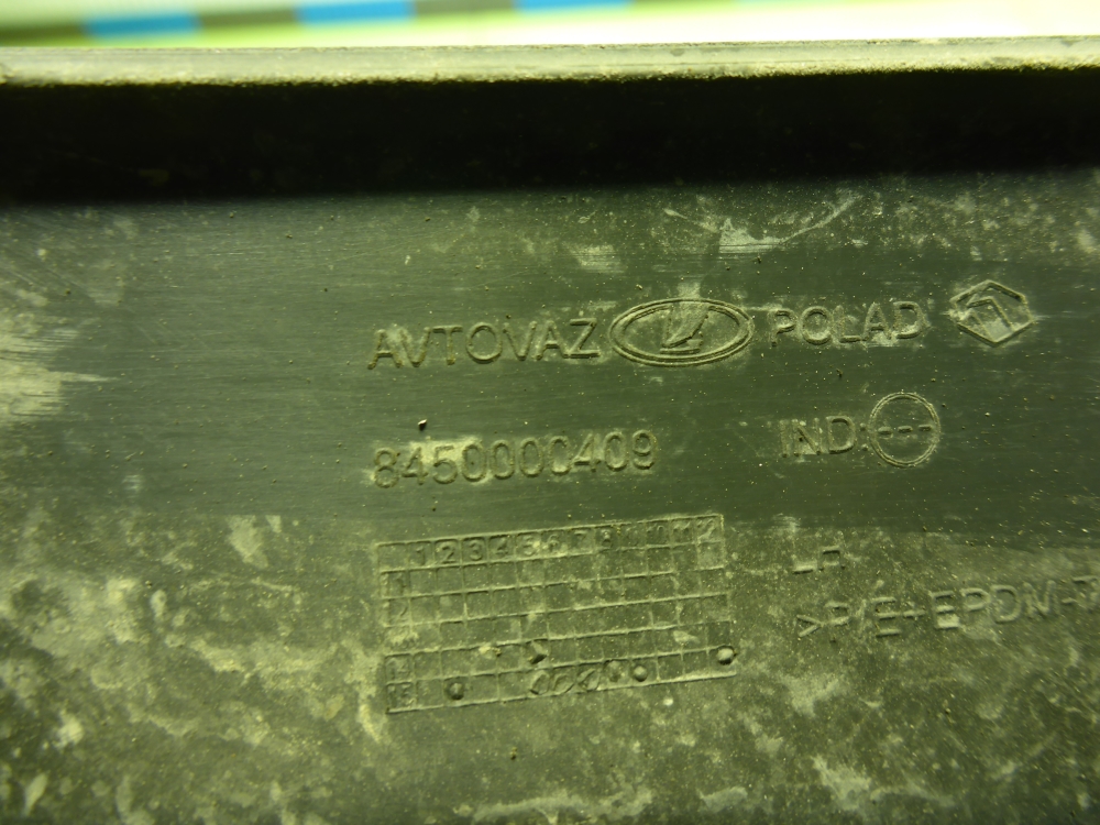 Накладка двери передней левой