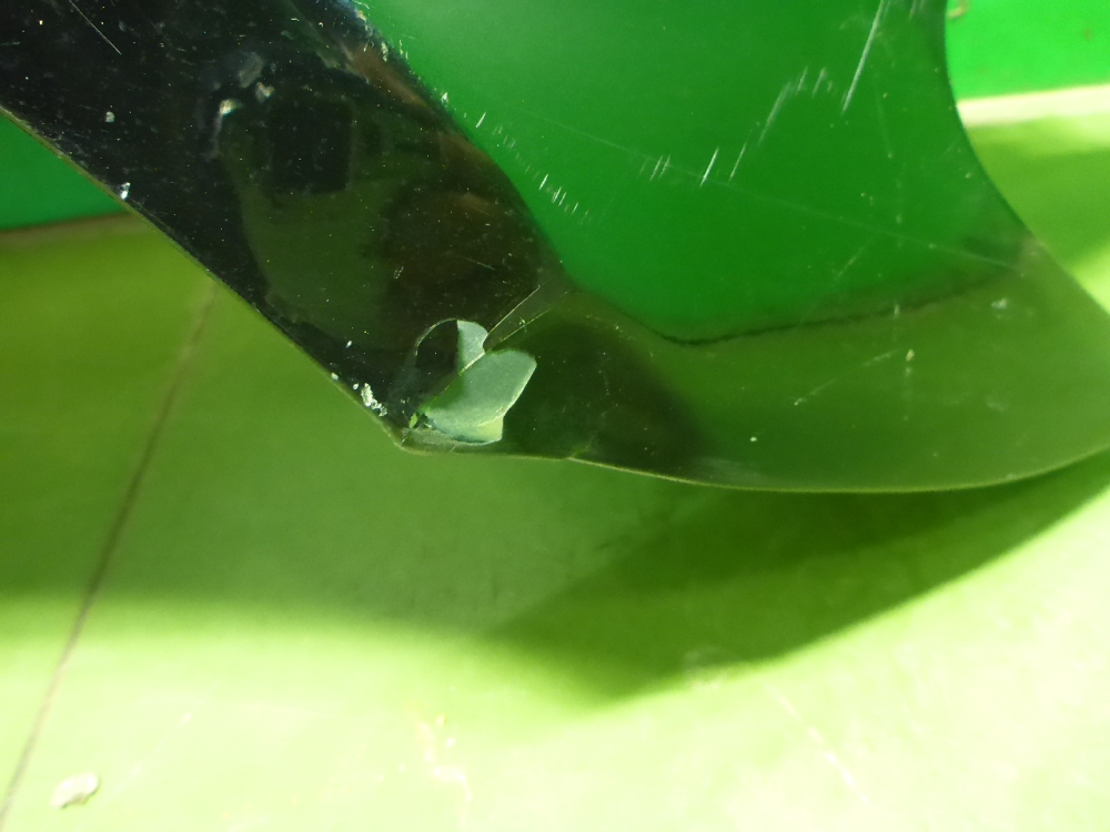 Крыло переднее правое