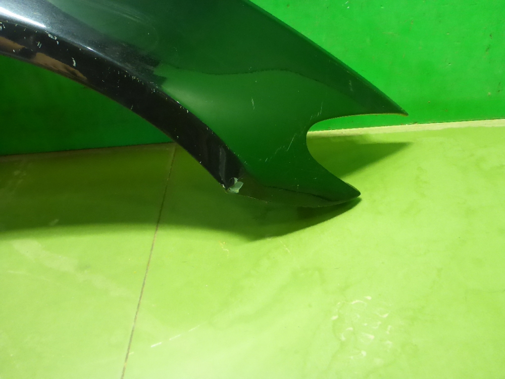 Крыло переднее правое