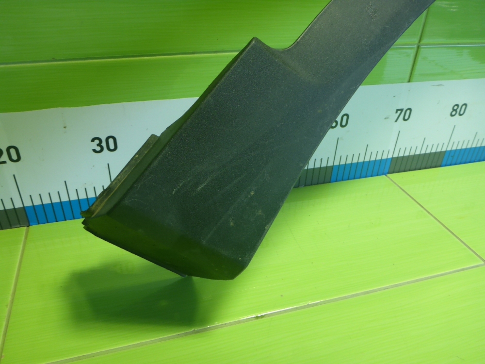 Накладка переднего крыла правого