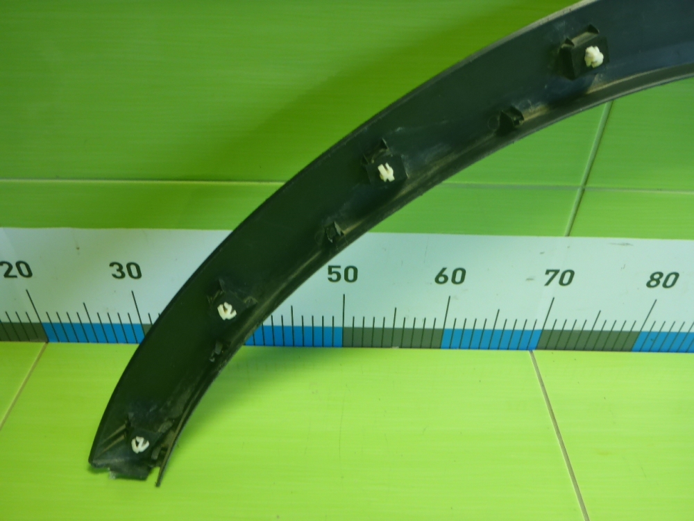 Накладка переднего крыла правого