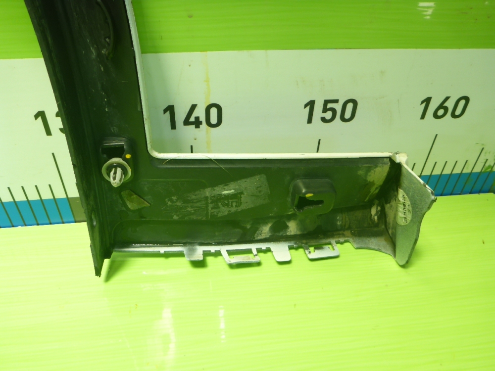 Накладка переднего крыла правого