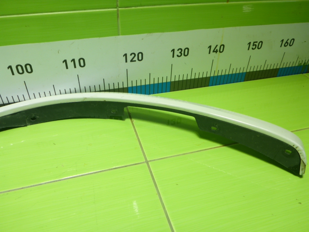 Накладка переднего крыла правого