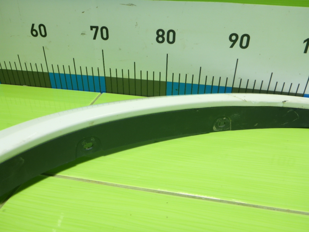 Накладка переднего крыла правого