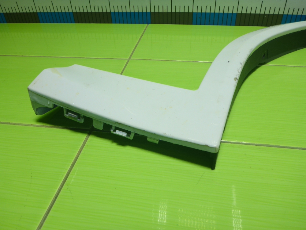 Накладка переднего крыла правого