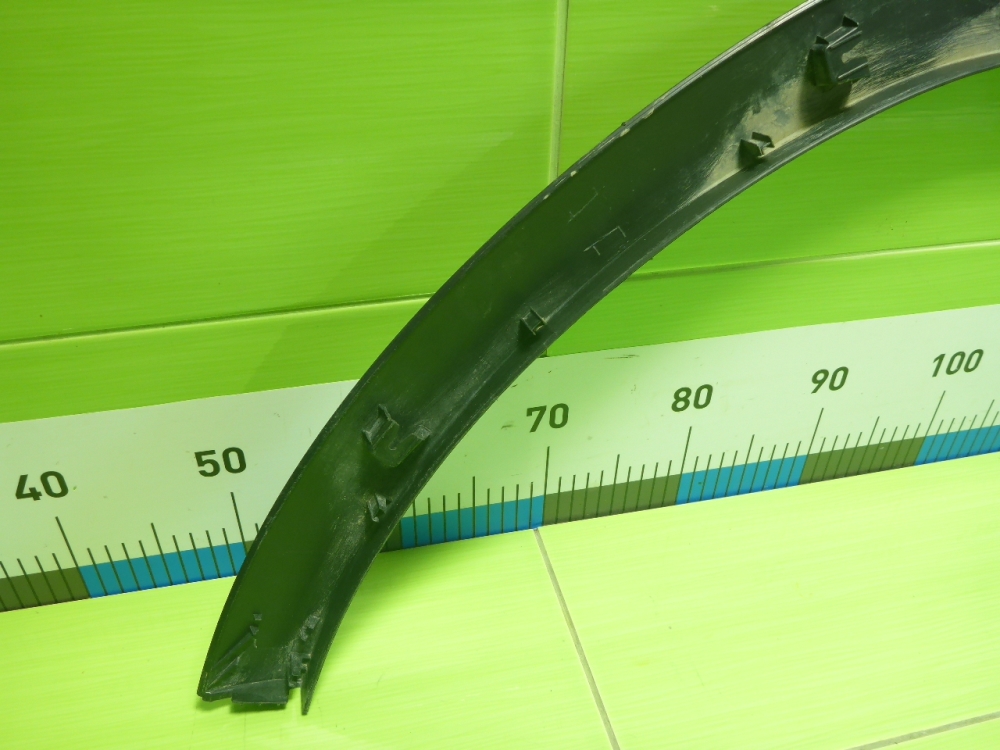 Накладка переднего крыла правого