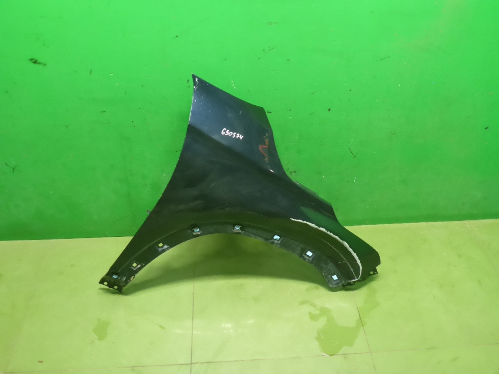 Крыло переднее правое