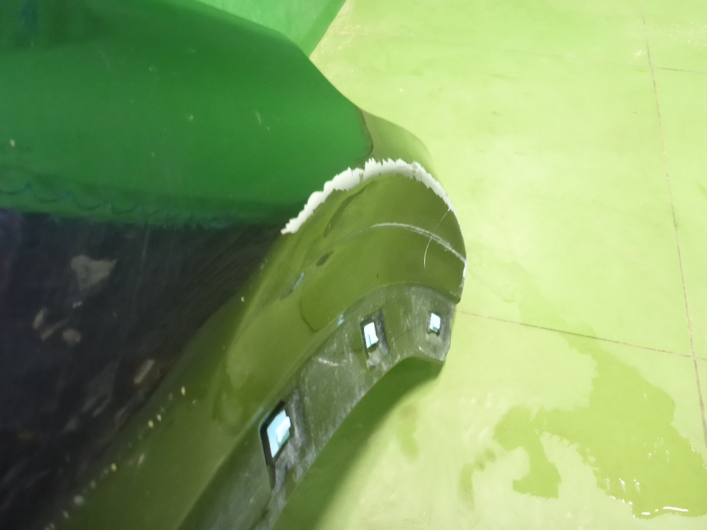 Крыло переднее правое