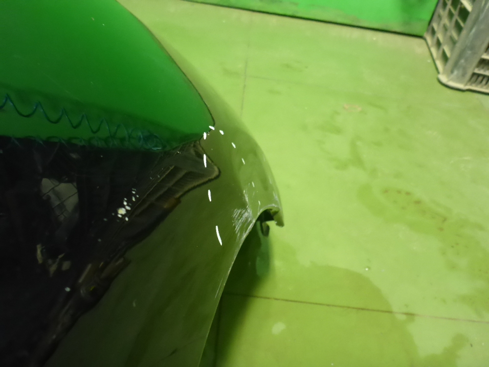 Крыло переднее правое