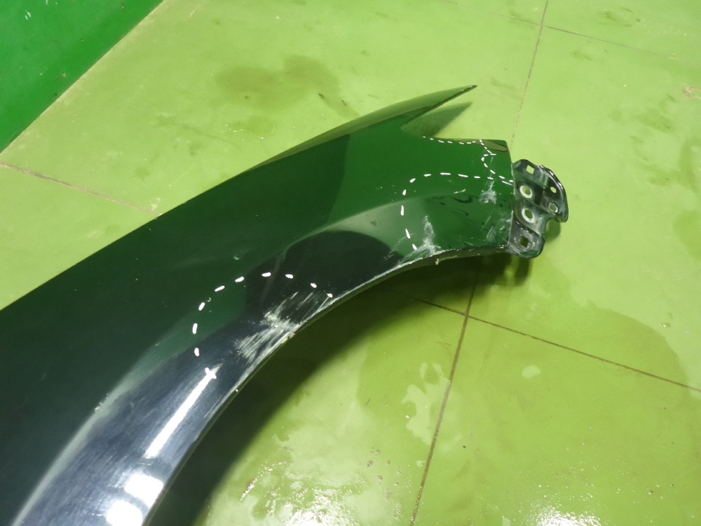 Крыло переднее правое