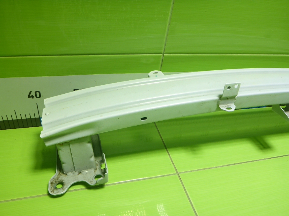 Усилитель переднего бампера