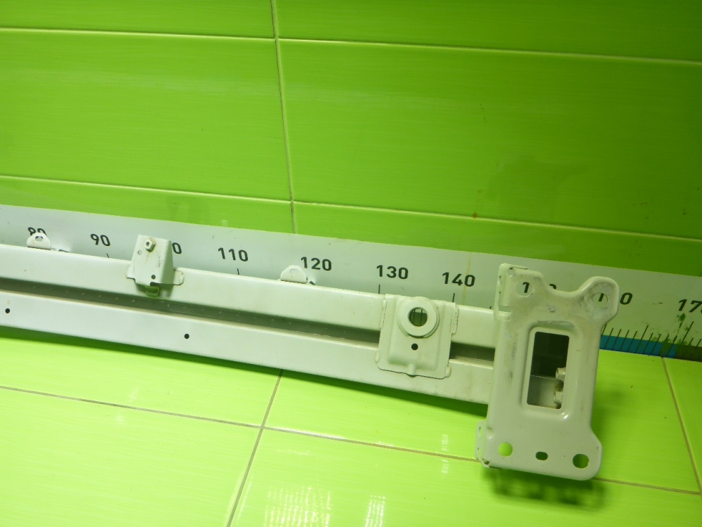 Усилитель переднего бампера