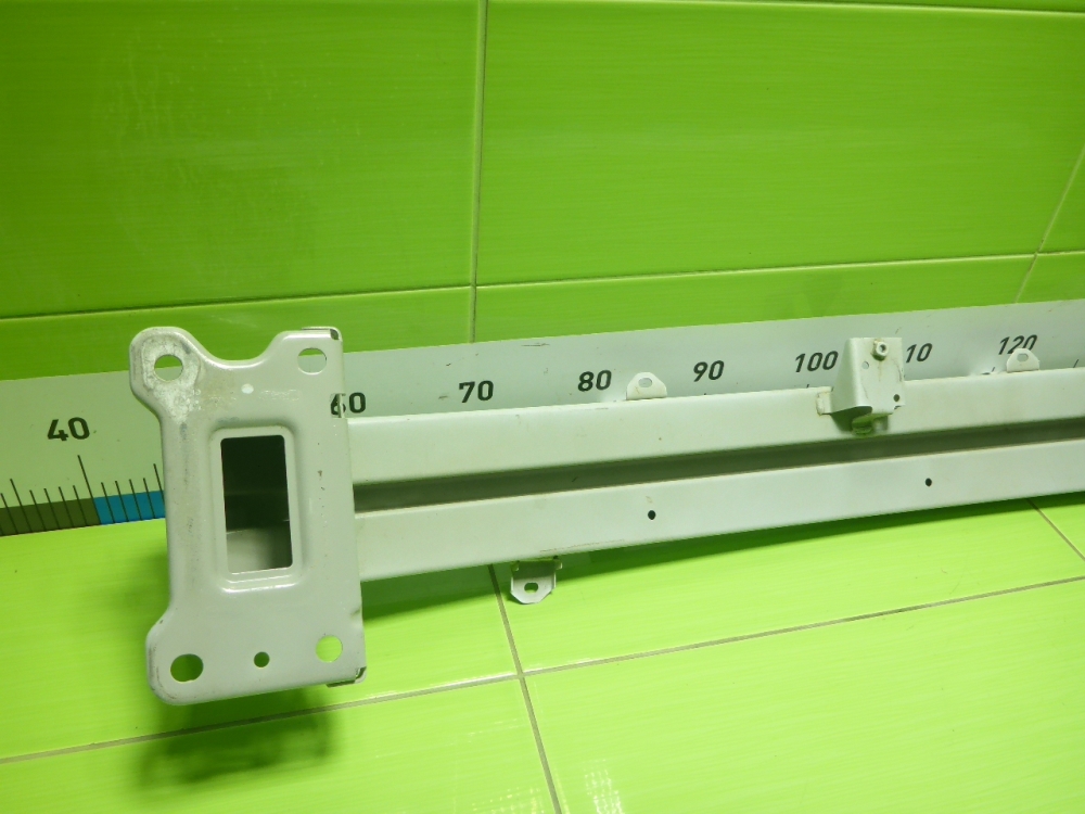 Усилитель переднего бампера