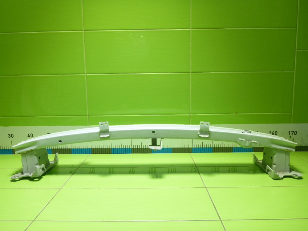 Усилитель переднего бампера