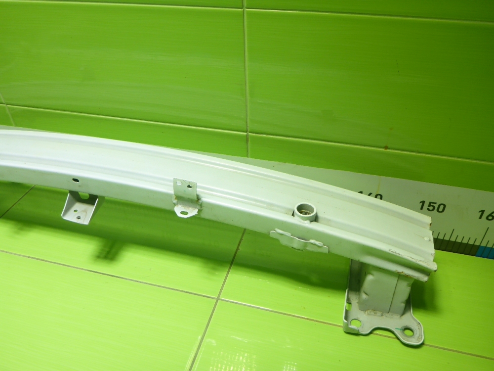 Усилитель переднего бампера