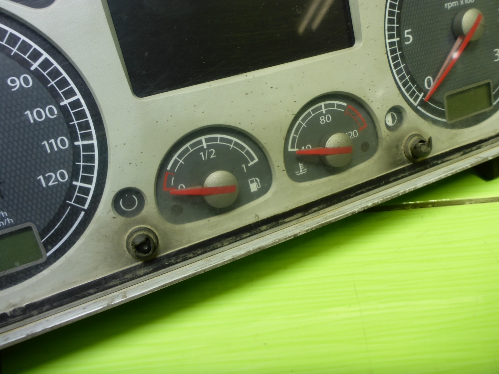 Панель приборов