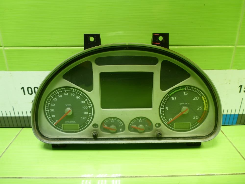 Панель приборов