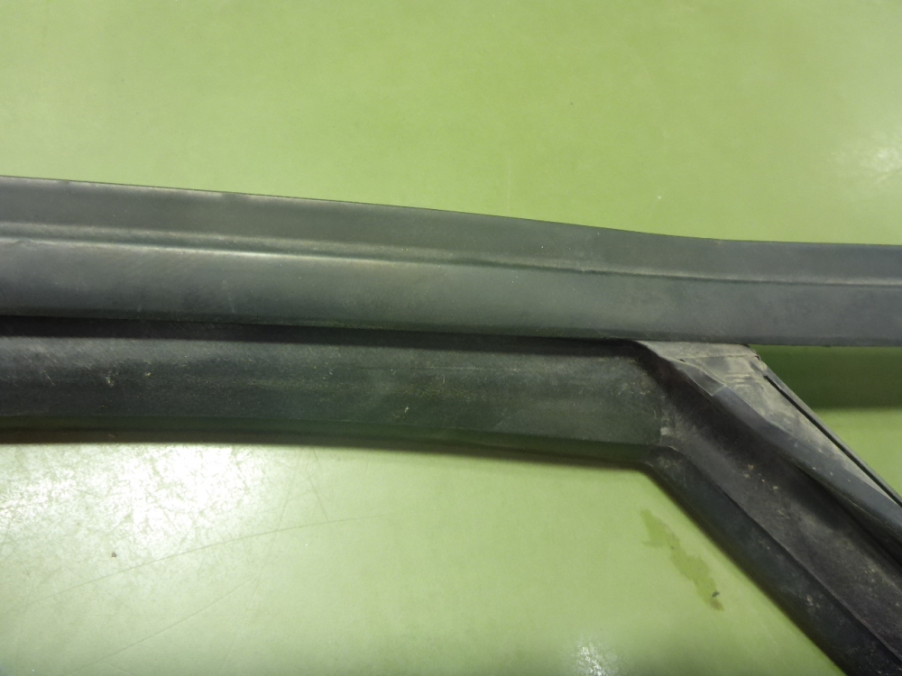 Уплотнитель стекла двери