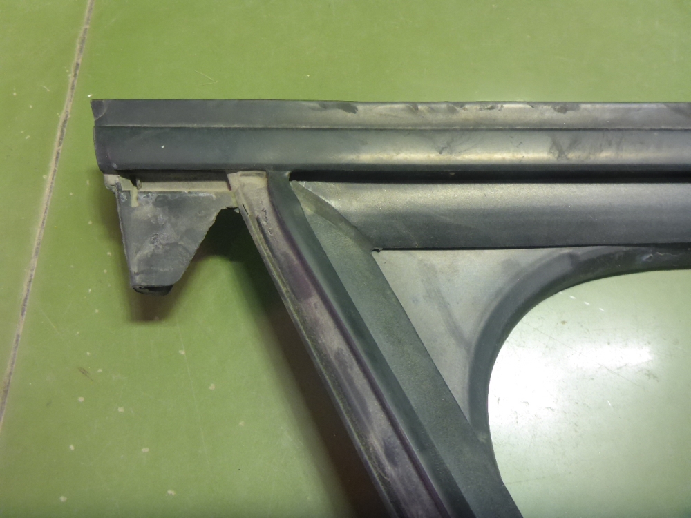 Уплотнитель стекла двери