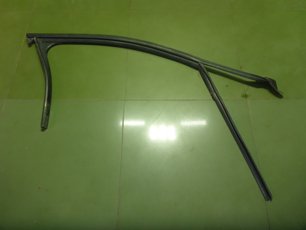 Уплотнитель стекла двери