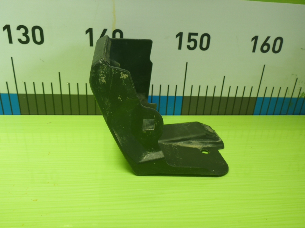 Накладка переднего крыла правого