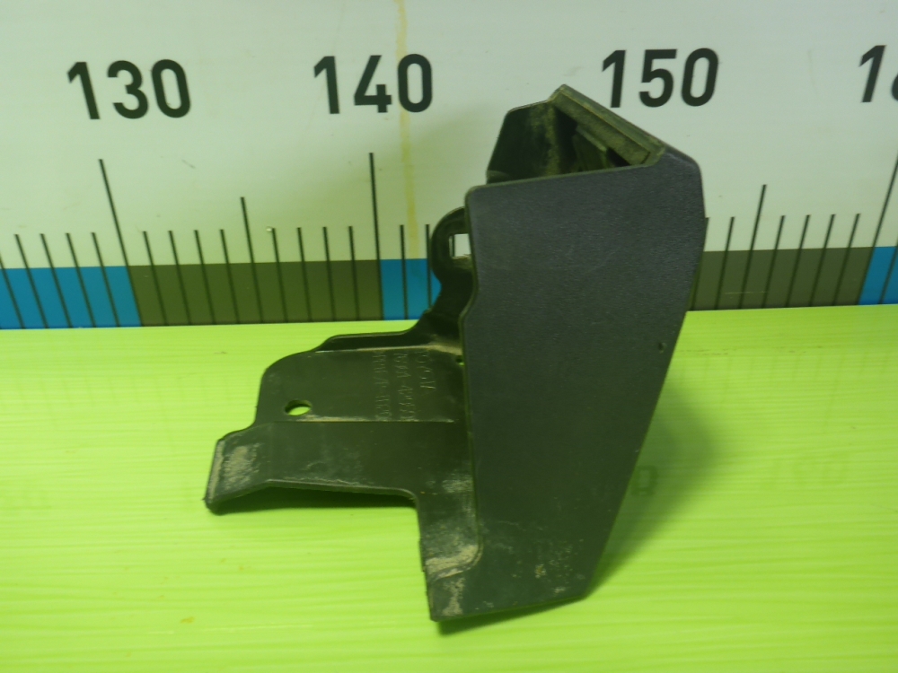 Накладка переднего крыла правого