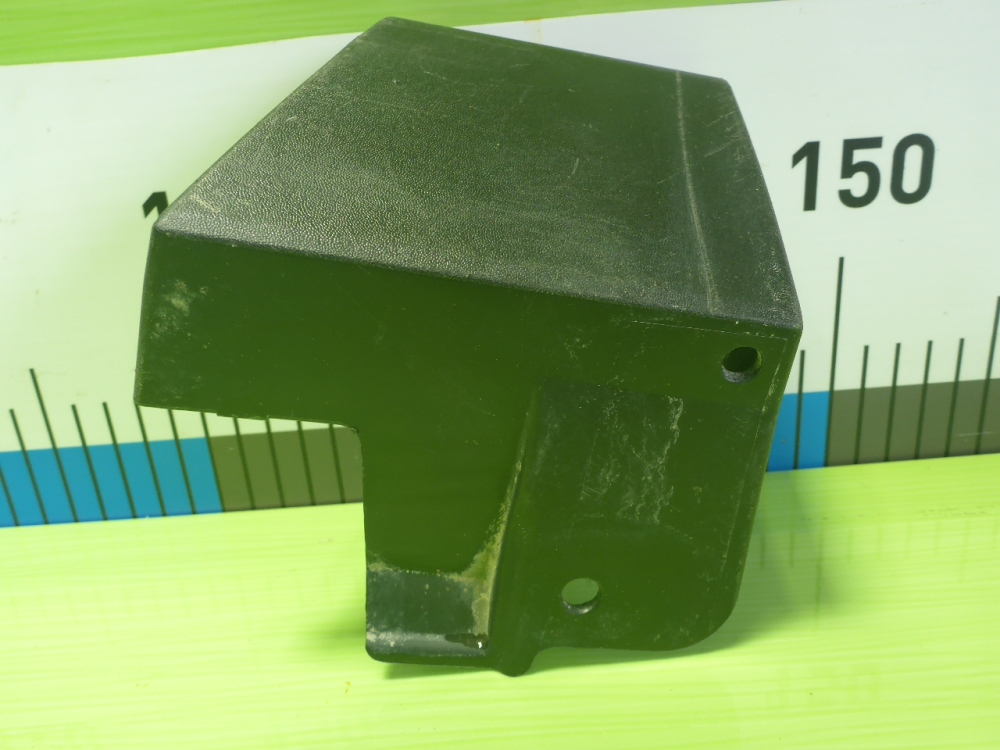 Накладка переднего крыла правого