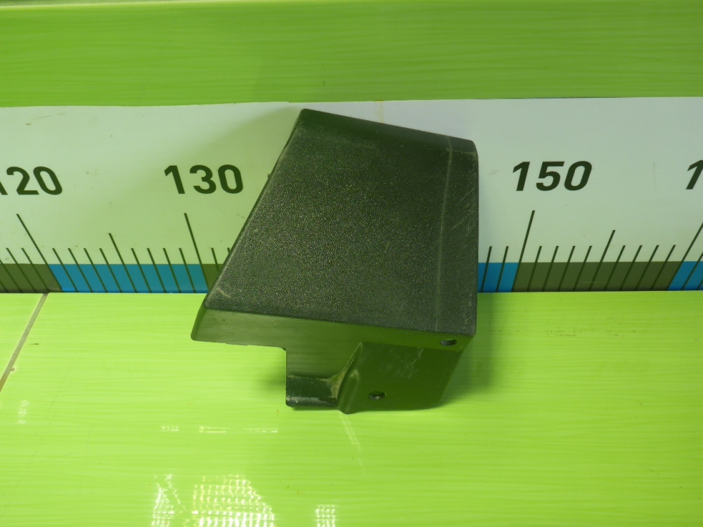 Накладка переднего крыла правого