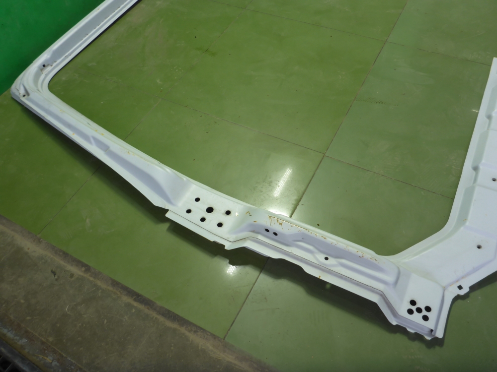 Кузовной элемент